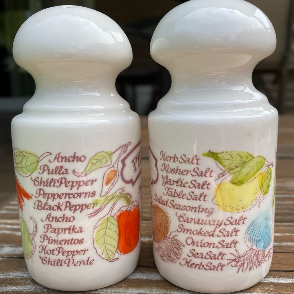 Vintage Avon 1980 Harvest Salt & Pepper ceramic shakers with stoppers gr…